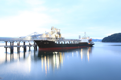 シップローダー及び出荷桟橋